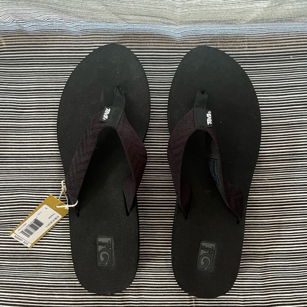NWT Teva flip flops size 9